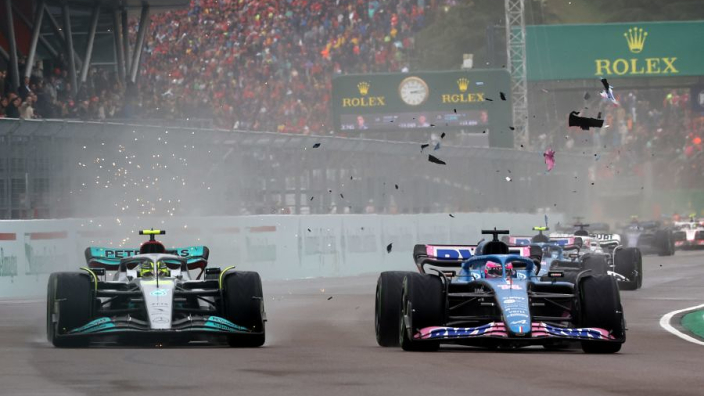 Alonso : Lewis "conduit super bien et il est P13 !"