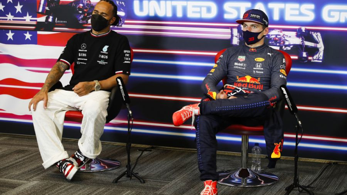 Stewart waarschuwt Verstappen en Hamilton: 'Ze zijn allebei aan het overdrijven'