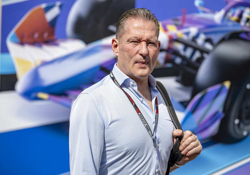 Jos Verstappen niet aanwezig in Djedda, 'Verstappen heeft Marko-clausule' | GPFans Recap