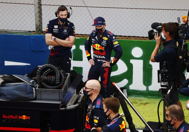 Mercedes kan mogelijk alsnog een straf eisen voor Max Verstappen