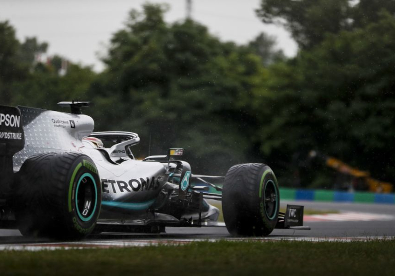 Hamilton: "Vrije training in de regen is irrelevant"