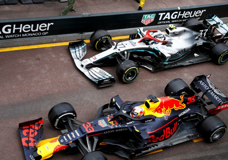 Hamilton lovend, Bottas geïrriteerd over Max Verstappen