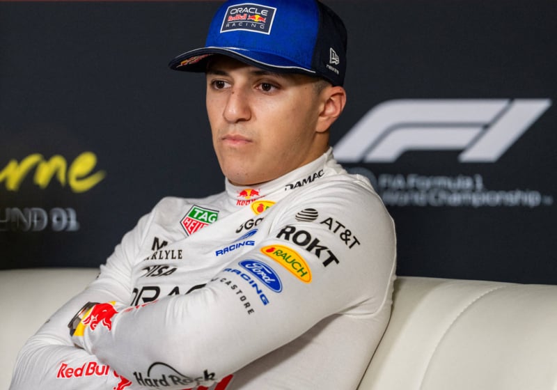 Isack Hadjar baalt flink van pech in Singapore: 'Ik wil gewoon rijden'