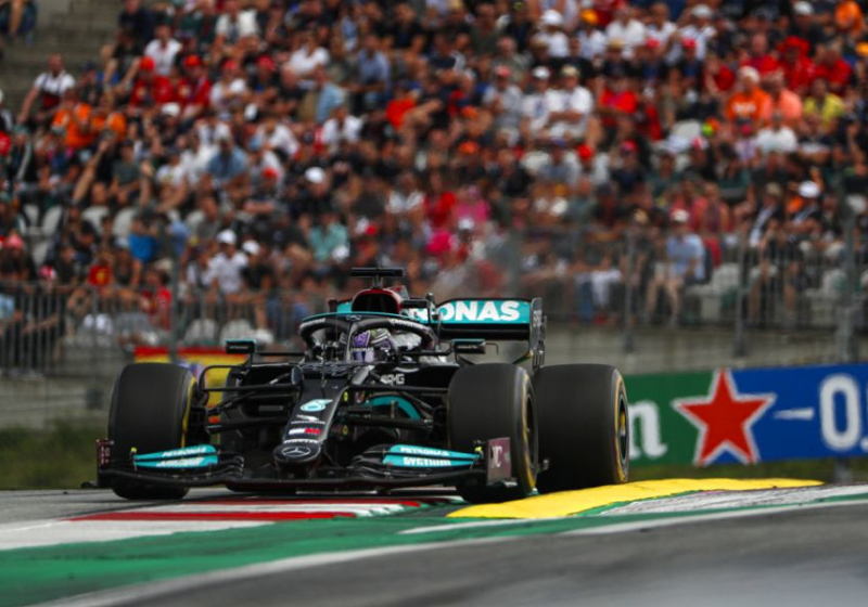 Schumacher: "Aerodynamische problemen Mercedes fataal op Silverstone"