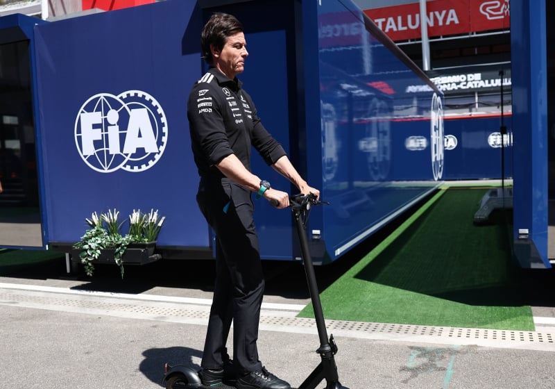 Wolff zet vraagtekens bij uitgaven Ferrari: 'Ze zitten snel aan hun budgetplafond'