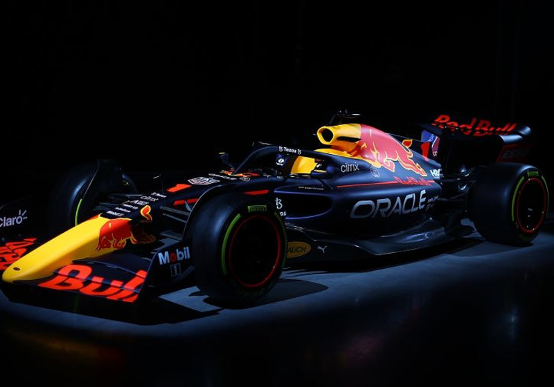 In beeld: Red Bull toont nieuwe wapenfeit Verstappen en Perez - de RB18