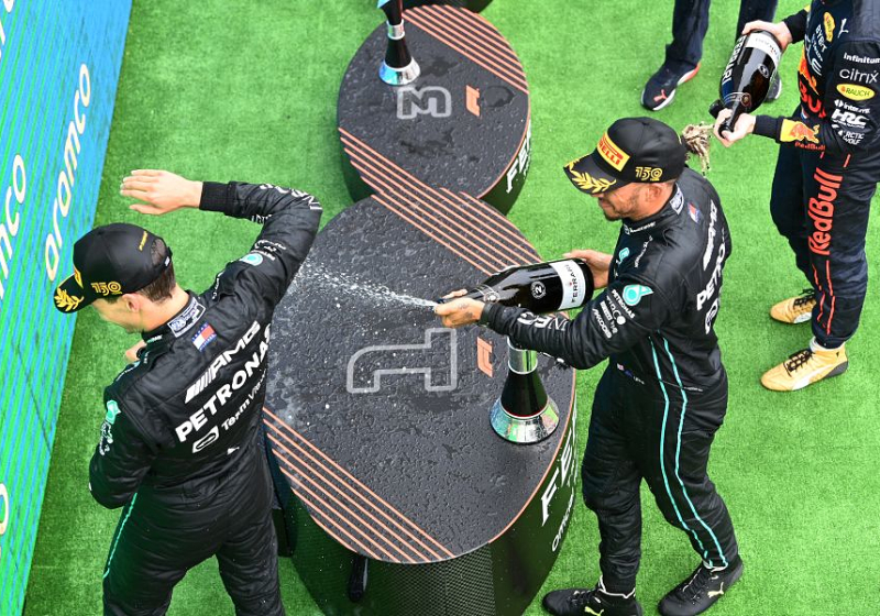 Mercedes: "Somos humildes, pero preferiría tener más victorias y menos podios"