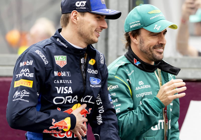 Alonso prijst hersencapaciteit Verstappen: 'Hij gebruikt maar tien procent'