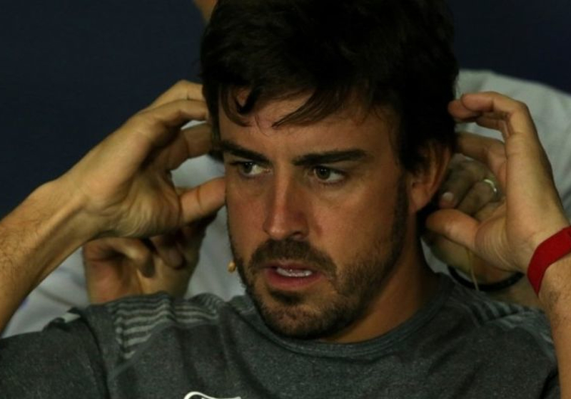 Fernando Alonso valt uit tijdens Indy 500: "Ik ben er klaar mee"