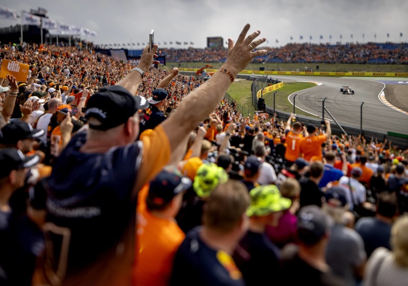 Verstappen en route to victory at Zandvoort