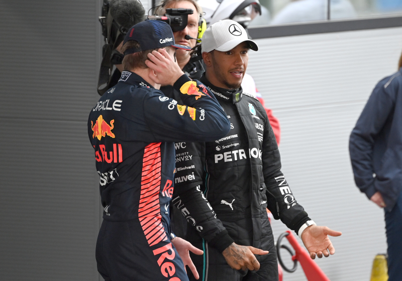 Hamilton over dominantie: "Max heeft dat nu ook, maar dat hebben we niet nodig in de sport"