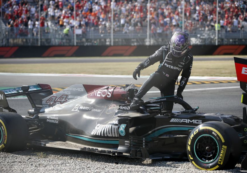 Mercedes geeft update over gezondheid Hamilton: 'Hopen hem fit te zien in Rusland'