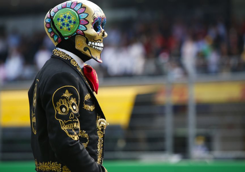 Red Bull komt met throwback naar Mexicaans geschminkte Verstappen ter ere van feestdag
