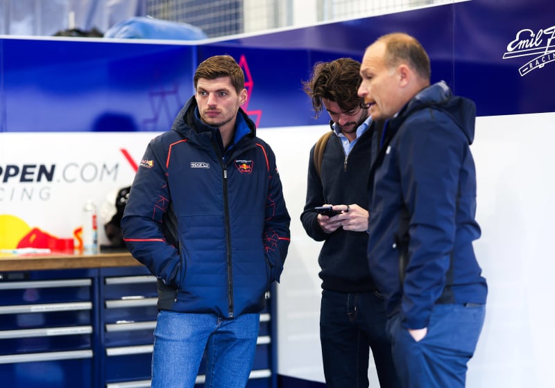 Verstappen verplettert veld: zo verliep het tweede uur op de Nordschleife