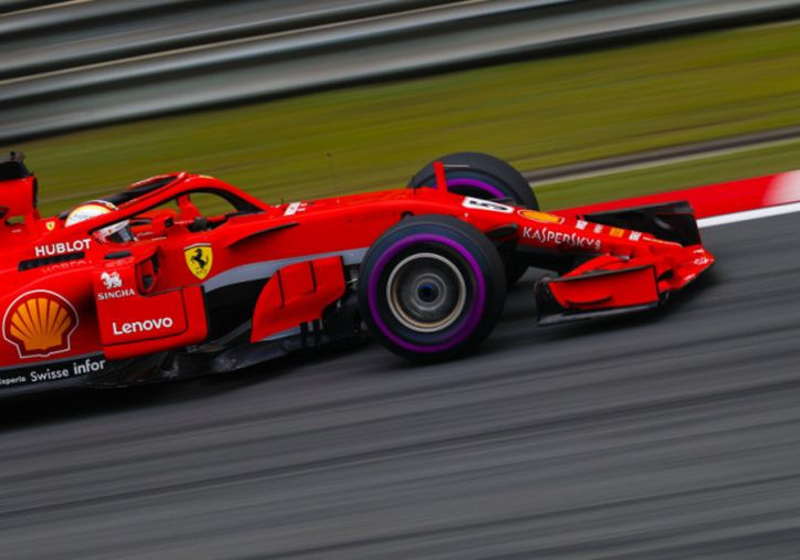 Vettel snatches China pole from Raikkonen as Ferrari shutout Mercedes