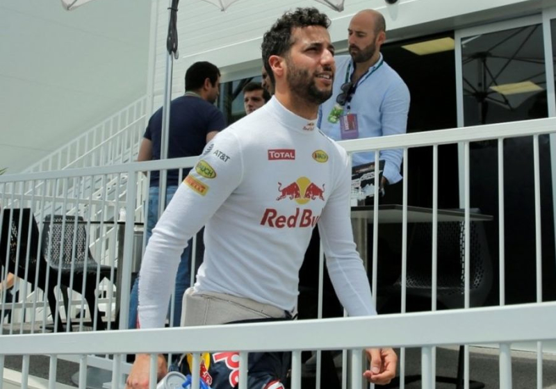 VIDEO: Daniel Ricciardo analyseert circuit Shanghai