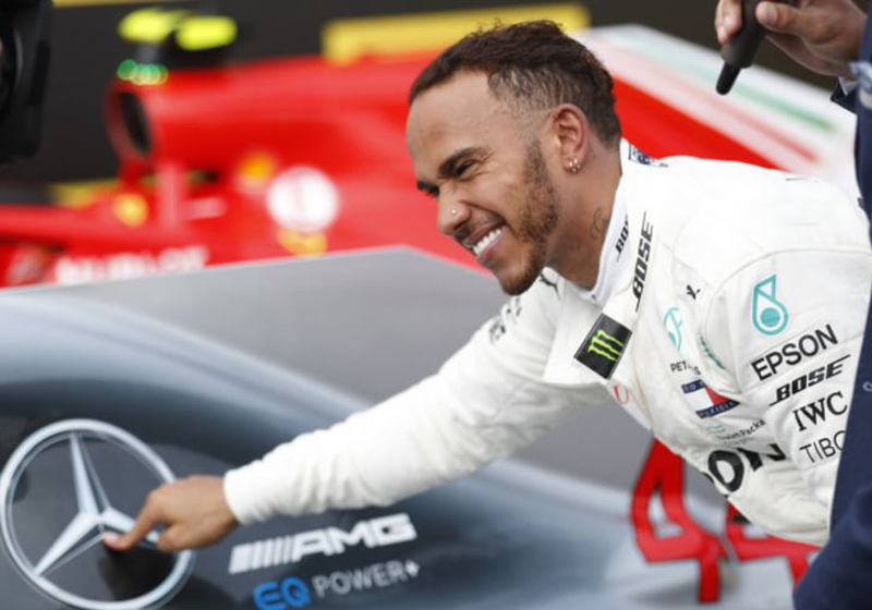 Hamilton sets sights on title success after penning new deal