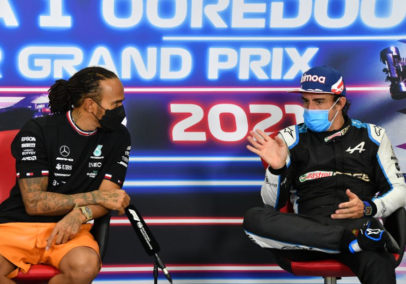 Alonso "sorry" for "another level" Hamilton