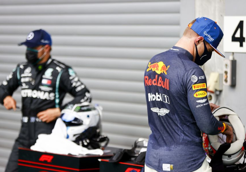 Mercedes: "Bottas werd op laatste moment gepakt door Verstappen"