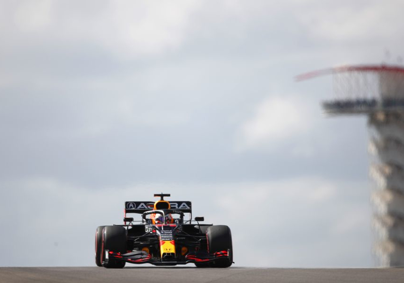 Verstappen geniet van knap werk Red Bull: "Aan het begin van weekend totaal niet blij"