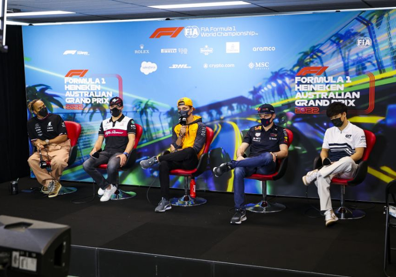 Hamilton: "Ik weet dat je een tepelpiercing hebt, Max"