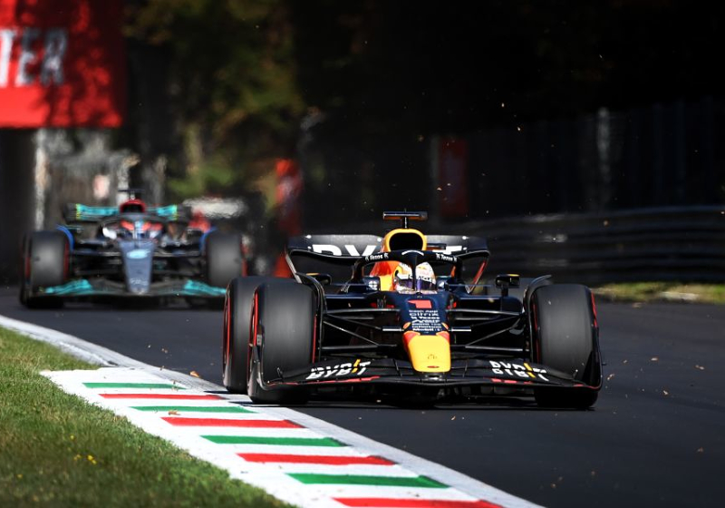 Verstappen zegeviert, De Vries rijdt zich in de kijker in Italiaanse Grand Prix