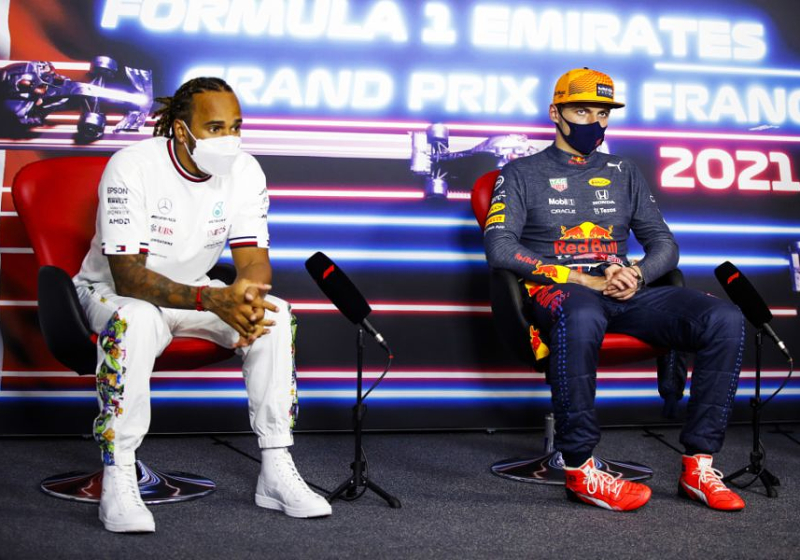 Hamilton wijst na zege Verstappen in Oostenrijk opnieuw naar achtervleugel RB16B