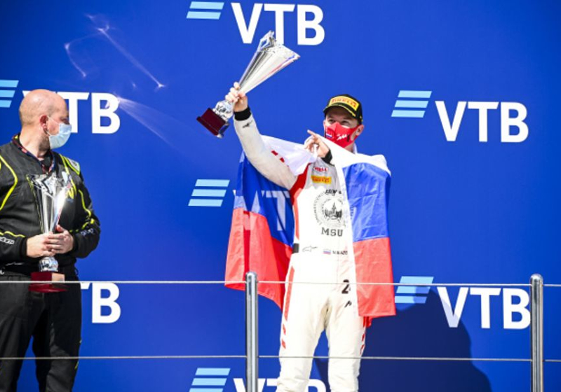 Ferrari justifica la retención del piloto ruso de pruebas Shwartzman