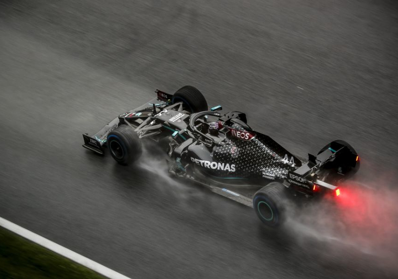 Sensational Hamilton claims Styrian GP pole in dramatic wet qualifying