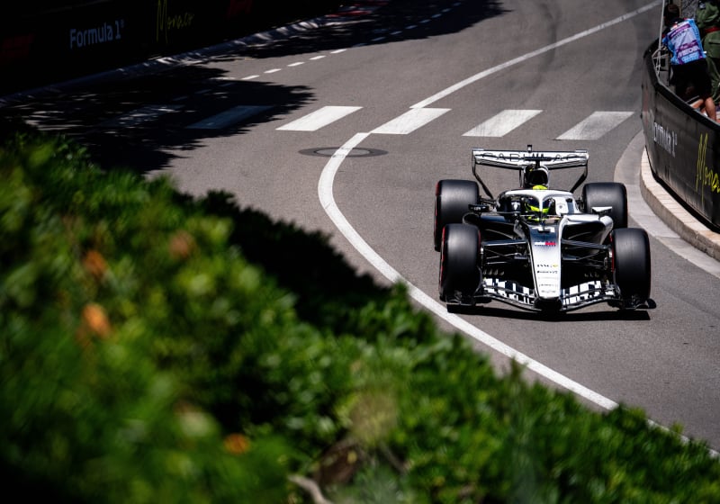 Stewards hebben het druk in Monaco en pakken historisch punt Cadillac af