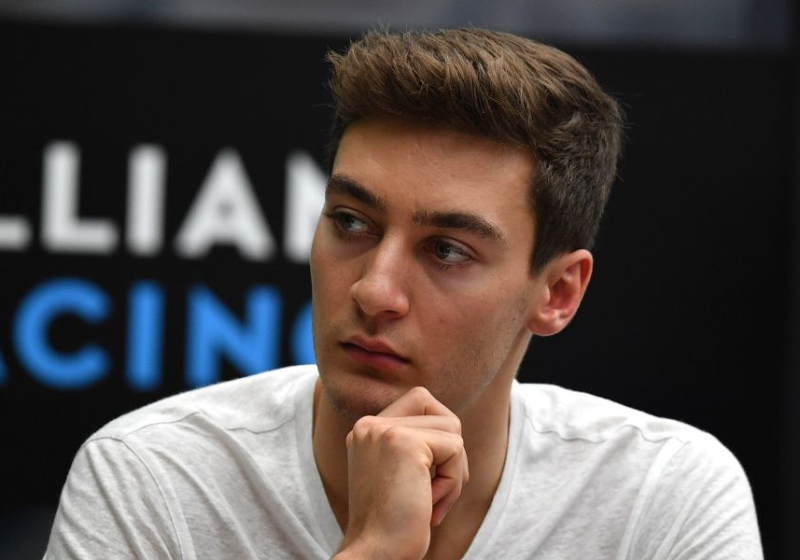 Furieuze Russell haalt uit op Twitter na titel Verstappen: "Dit is onacceptabel"