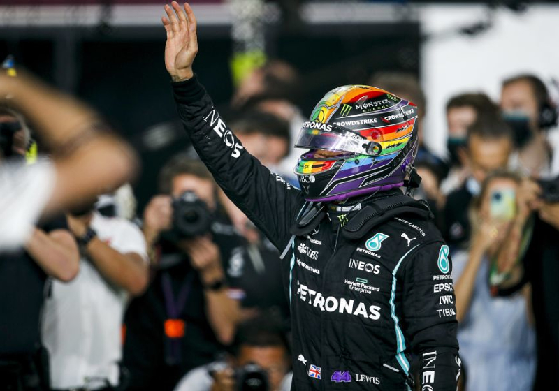 Zo reageert de internationale pers op dominante zege Hamilton: "Zijn ster schitterde opnieuw"