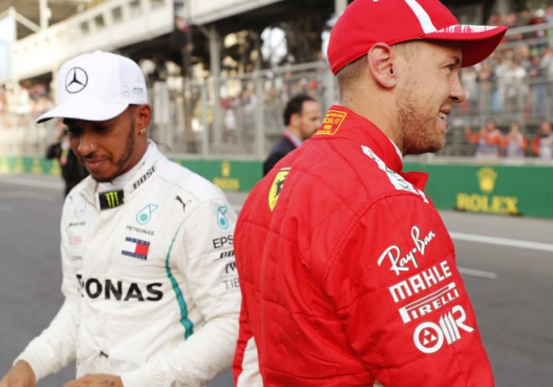 Hamilton ziet Ferrari nog als titelfavoriet: 'Maar ook Red Bull kanshebber'