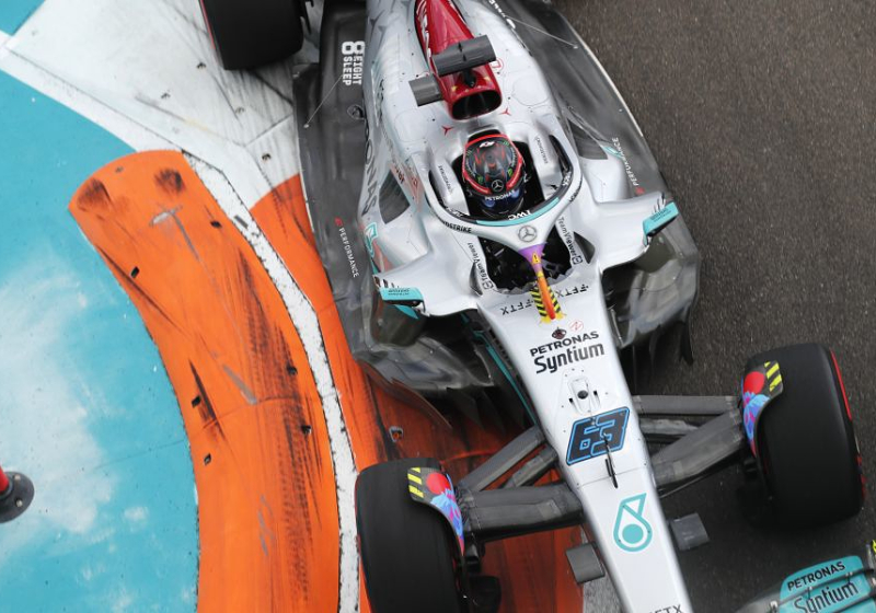 Wolff prijst respect tussen Russell en Hamilton: "Zo moeten teamgenoten racen"