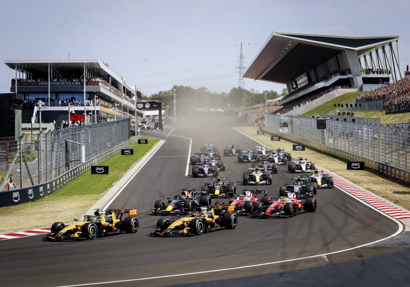 LIVE | Grand Prix van Hongarije: Piastri leidt, Verstappen onder volle druk van Ferrari