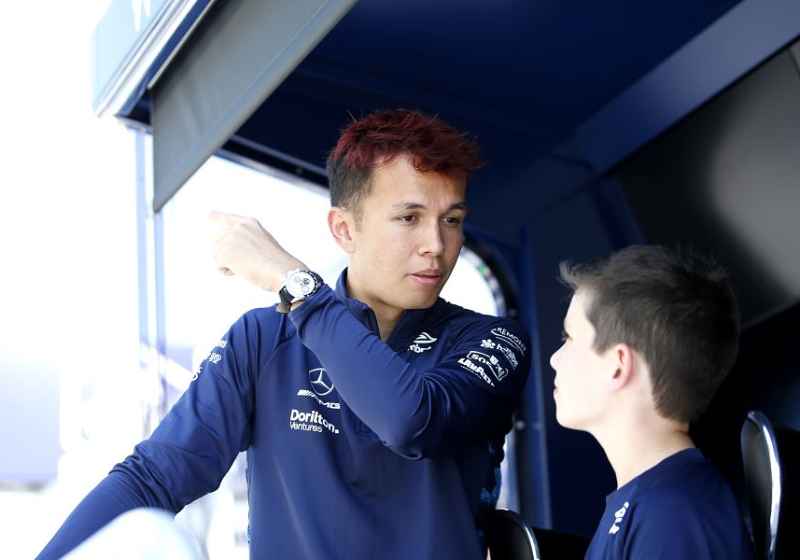 Alex Albon: Williams no puede 'tirar pasta a la pared' como Red Bull