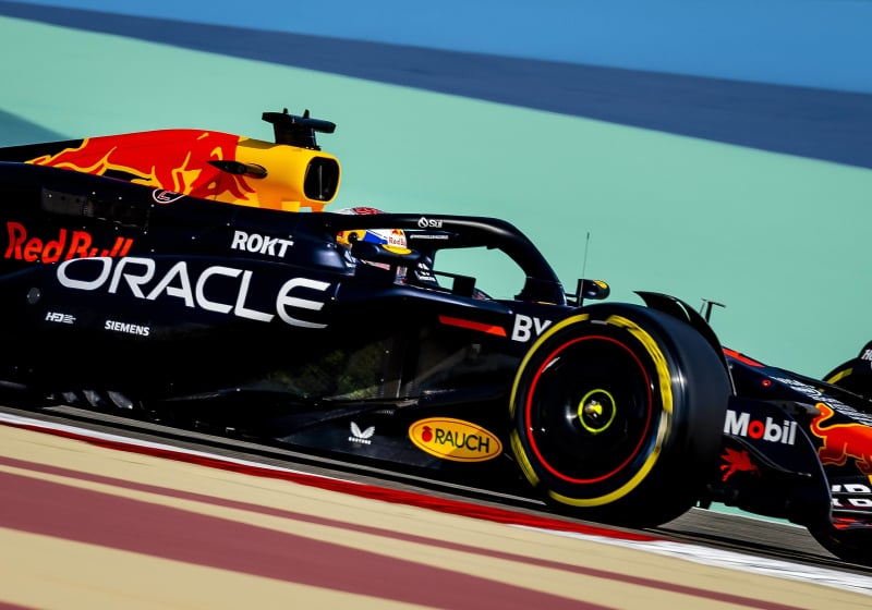 Fans reageren op pole Verstappen in Bahrein: "Ferrari was snel, maar Max pakt pole"