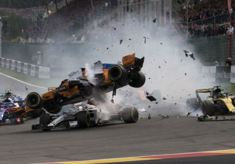 Charlie Whiting: 'Halo van Leclerc heeft enorme klap gekregen'