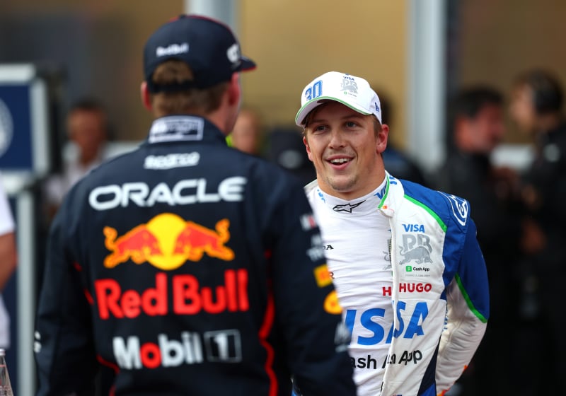Lawson kan teamorder Verstappen in Miami niet bevatten: "Hij reed tegen mij aan!"