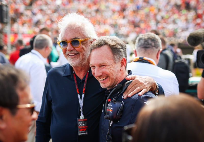 Flavio Briatore and Christian Horner embrace on the grid