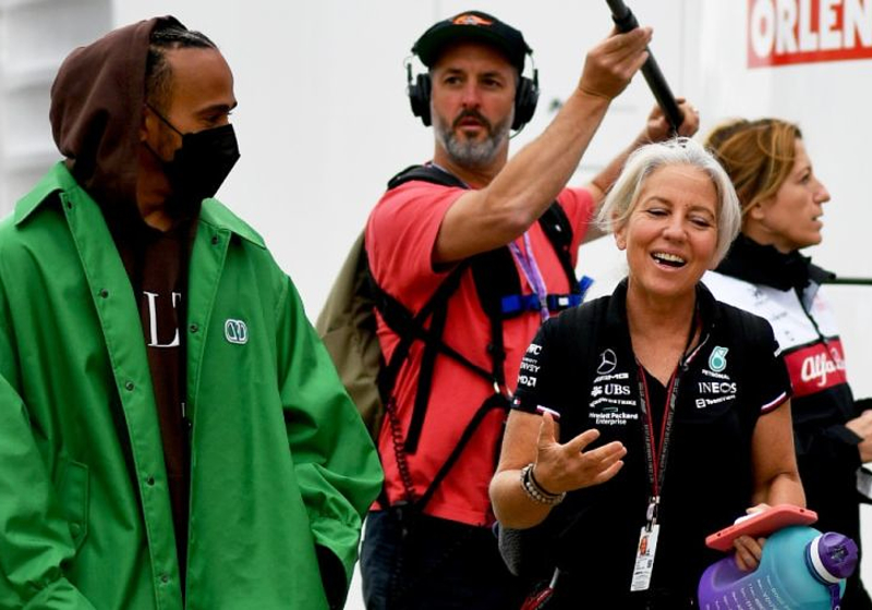 Angela Cullen flying high after Lewis Hamilton split
