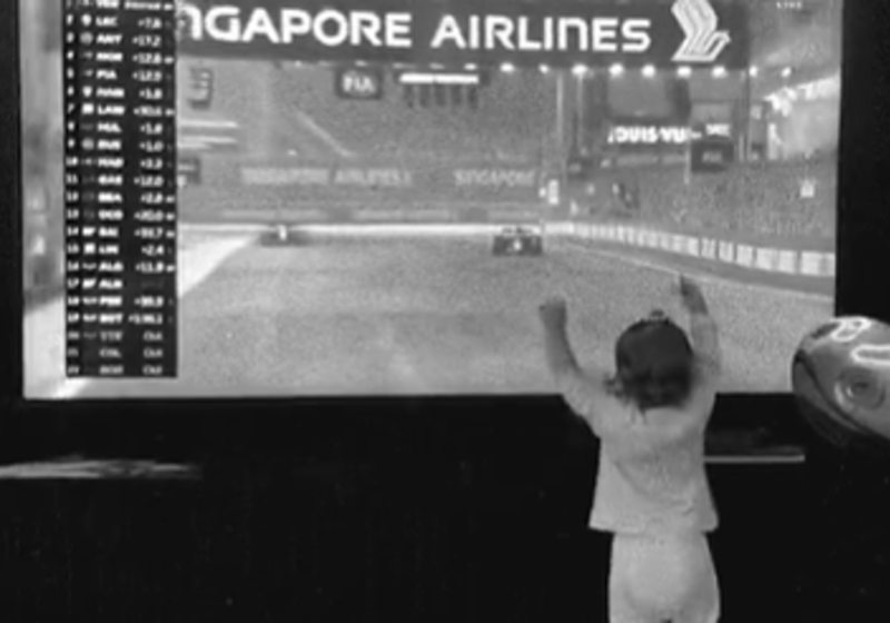 Kelly Piquet deelt hartverwarmende beelden: dochter Lily viert zege Max Verstappen
