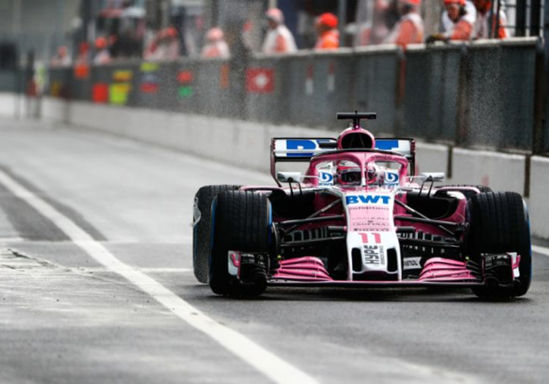 Eerste vrije training Italië: Sergio Perez snelste op nat Monza