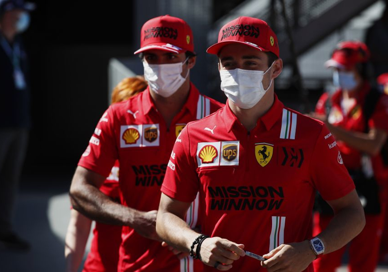 Sainz vindt het lastig om met corona om te gaan: "Het is vermoeiend, ik ga niet liegen"