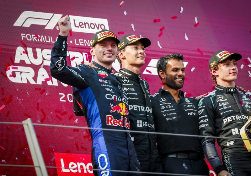 Russell op hoogste trede van podium in Oostenrijk, maar publiek zingt Verstappen toe