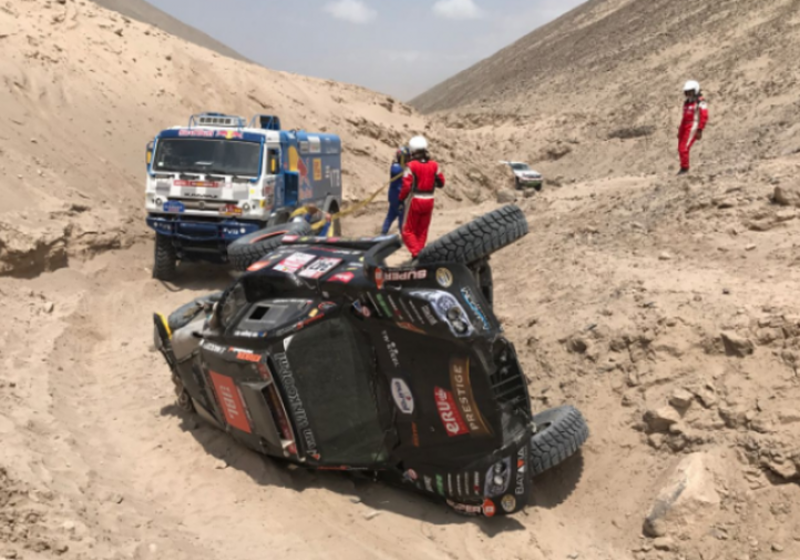 DAKAR: Auto broers Coronel belandt op zijkant in etappe 5