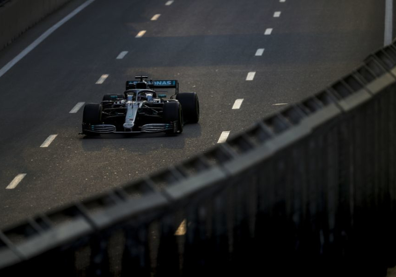 Hamilton: "Ferrari ligt behoorlijk voor op ons"