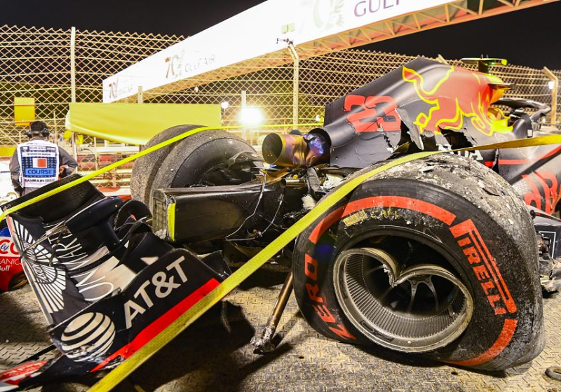Horner over dure en 'frustrerende' crash Albon: 'Gaat de jongens hele nacht bezighouden'
