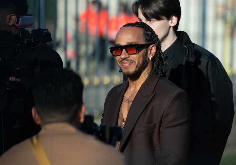 Hamilton vertelt over zijn liefde voor de modewereld: "Vader en ik enige personen van kleur"
