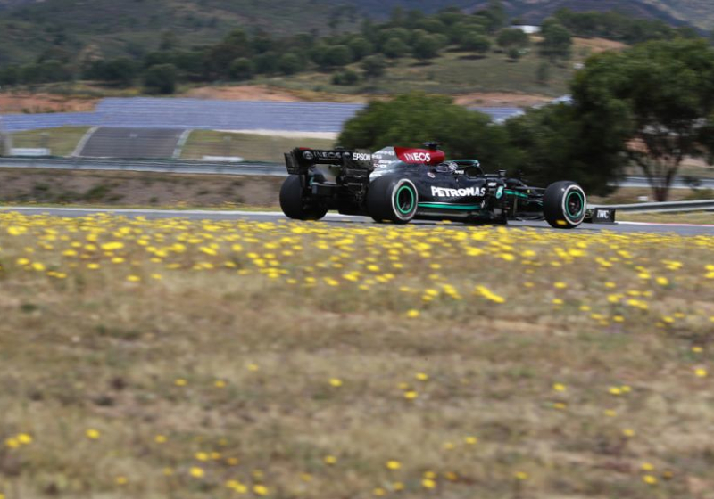 Mercedes blij met bandenkeuze Red Bull: 'Gezien onze positie is dat gunstig'